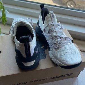 Under Armor HOVR size 9